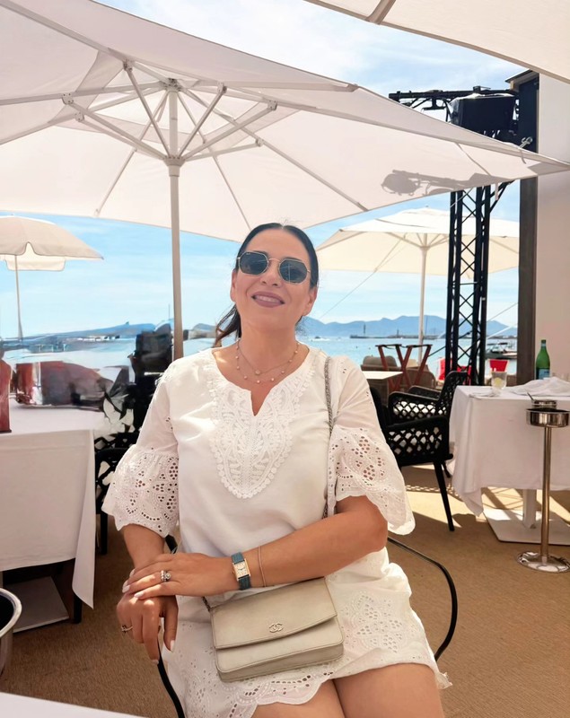 Oana Roman, apariție surprinzătoare pe o plajă din Cannes. Ce mesaj le-a transmis celor care o critică. „Îi las să o vadă”