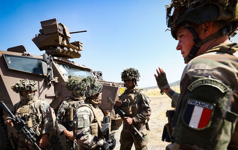 Franța pregătește un contingent militar care va fi trimis în Ucraina, spune șeful spionajului rus. „Va deveni o țintă prioritară”