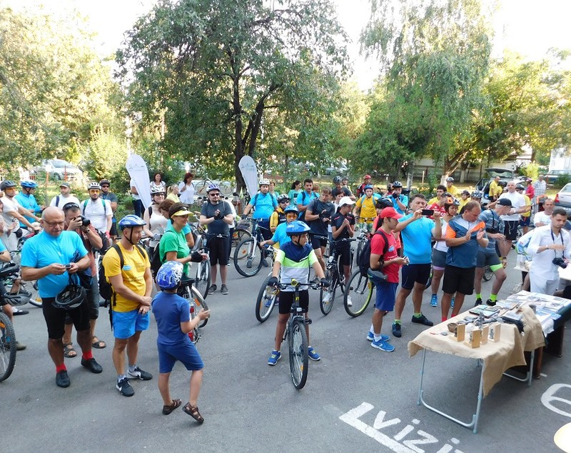 Cicloturism la Potlogi. 90 de bicicliști au parcurs traseul Bolintin Vale - Potlogi, 65 de kilometri / GALERIE FOTO