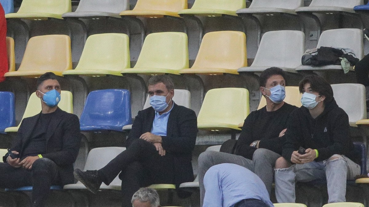 Gică Hagi și Gică Popescu, în tribuna a II-a la primul meci de pe Arena Națională de la EURO 2020. Foto: Inquam Photos / Octav Ganea