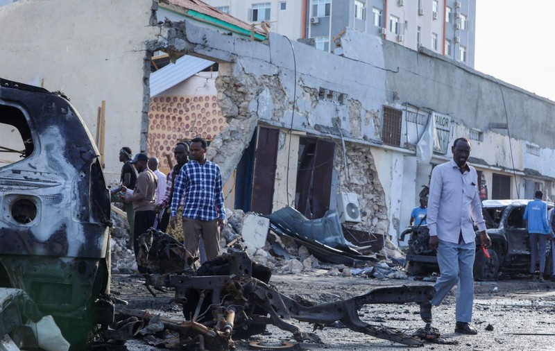 Atac la un restaurant de pe o plajă din capitala Somaliei. Peste 30 de oameni au murit
