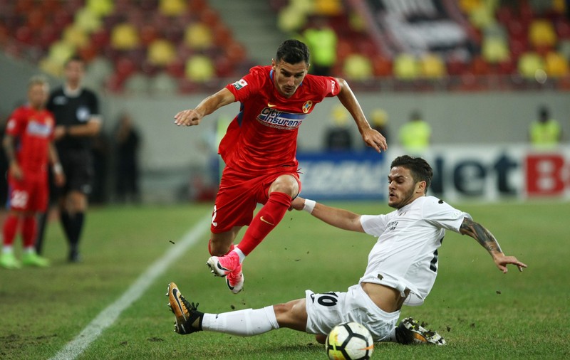 Liga 1, etapa a 6-a: FCSB - Astra 1-1. Conflict între Iordănescu şi Popescu. Teixeira, accidentat. Golofca, gol nevalidat. Gazonul, execrabil. Reacţii | FOTO & VIDEO