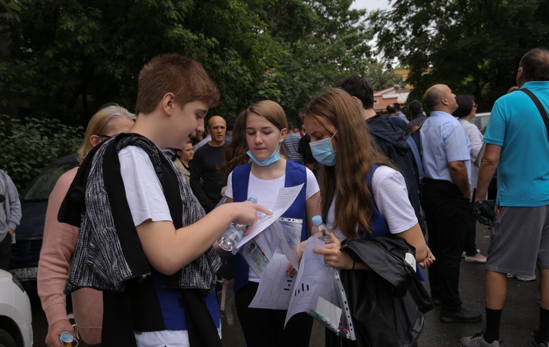 70% dintre elevi nu se simt pregătiți pentru examene și mulți sunt epuizați și triști. „Avem miliarde de teme. Nu simt că trăiesc”