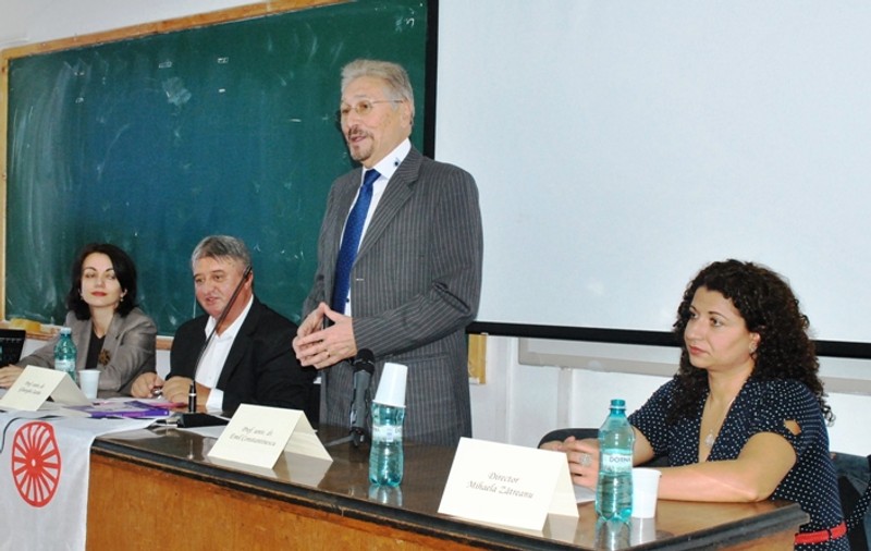 Emil Constantinescu, premiat de rromi pentru că i-a ajutat să studieze în limba maternă