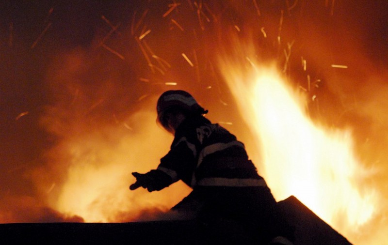 EXCLUSIV. Incendia satul ca să ajungă pompier! Incredibila poveste a moldoveanului piroman care era mereu primul la foc, pregătit să ajute