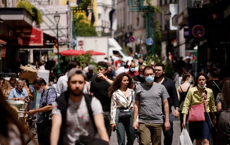 Creștere de 25% a numărului de pacienților internați cu COVID în Franța