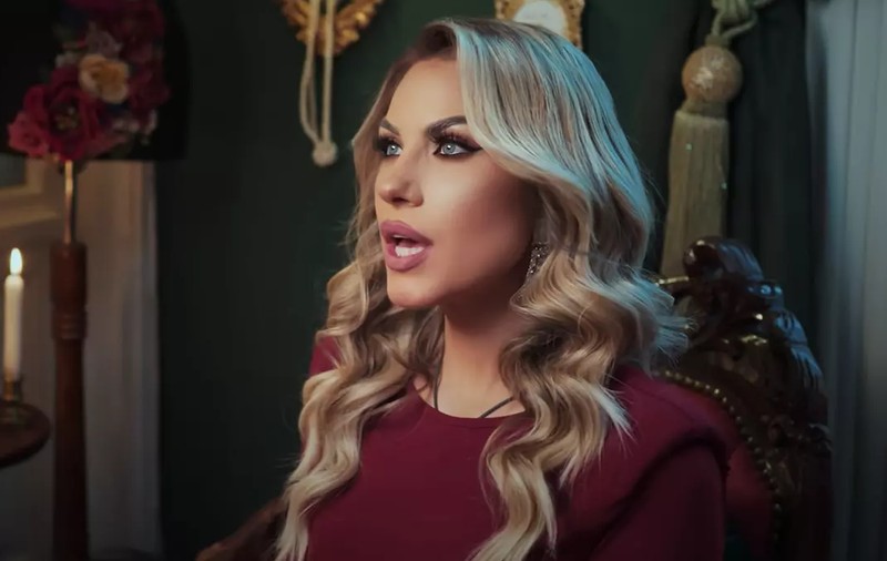 Amna ne poartă „De la dragoste la ură” într-o nouă piesă featuring Robert Toma: „Cred că reprezintă situația multor oameni” / Video