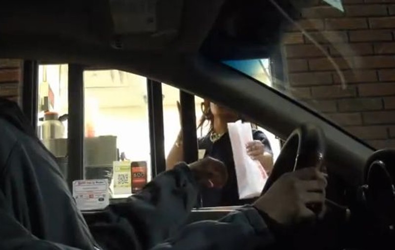HORROR! Au URLAT din TOŢI RĂRUNCHII atunci CÂND L-AU VĂZUT! Cum S-A DUS bărbatul ăsta SĂ-ŞI CUMPERE MÂNCARE | VIDEO