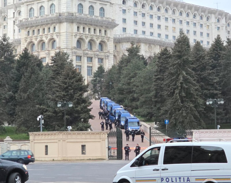Susținătorii lui Călin Georgescu au fost în fața CCR. Curtea i-a respins contestația, nu mai are nicio șansă de a candida
