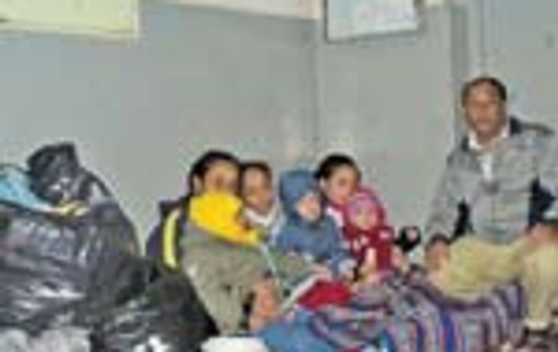La 0 grade C dorm in scara blocului