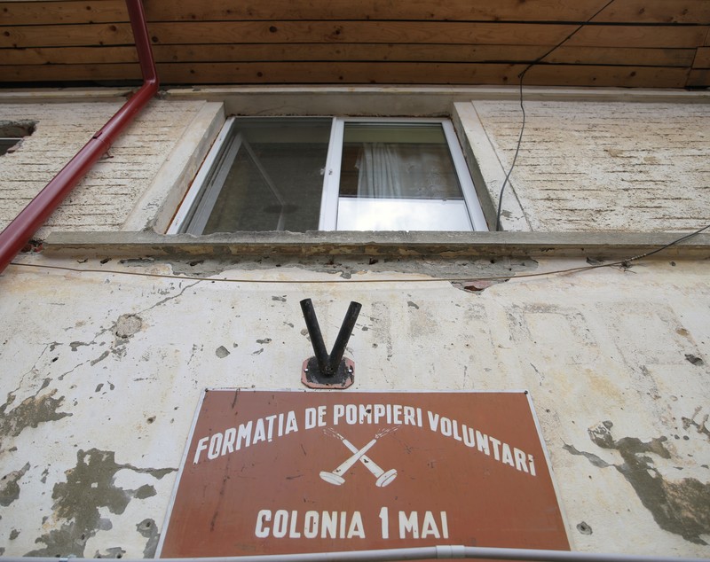 “Aici a fost mereu 1 mai doar cu numele, dar măcar eram liberi”. În Colonia 1 Mai, urmașii minerilor au sărbătorit din curți și de la geamuri