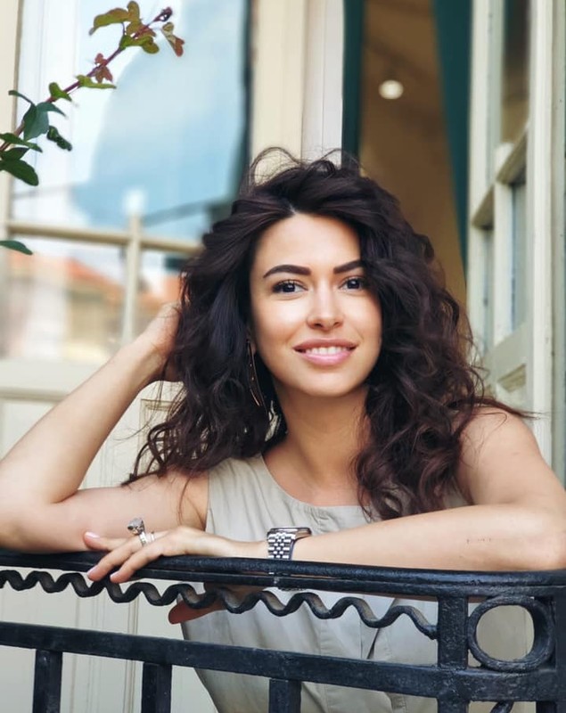 Diana Bart a răbufnit: „Orice fată care face scandal sau are decolteul cât mai adânc ajunge peste noapte prezentatoare”. Ce sacrificii a făcut ea