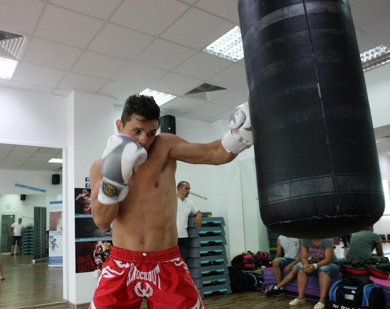 Alexandru Popescu ”The Wolfman” vrea să ”muşte” din adversar la Superkombat Constanţa