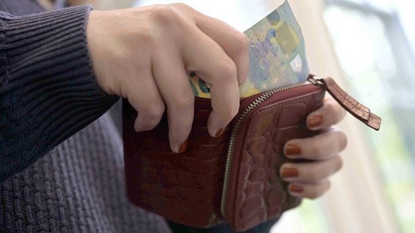 Salariile reale scad în toată Europa. Sursă foto: Hepta.