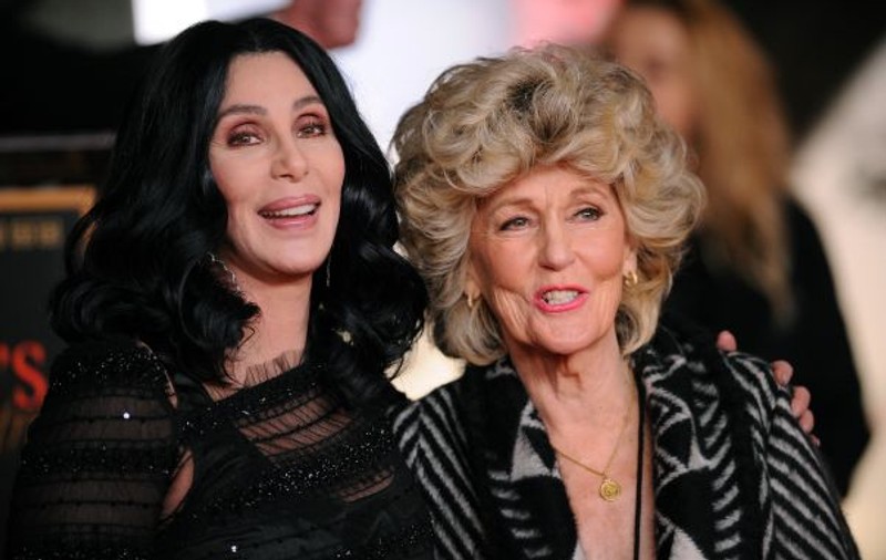 Mama lui Cher rupe topurile cu albumuil ei de debut, la 86 de ani! Ţie îţi place cum cântă? | VIDEO
