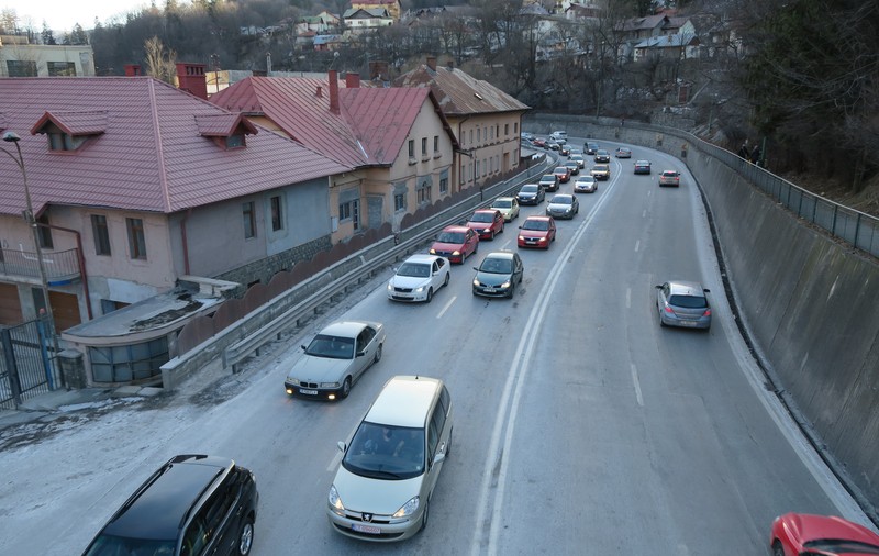 Aglomerație pe Valea Prahovei: ce recomandă polițiștii rutieri celor care au drum pe DN1