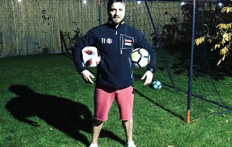 Tavi Clonda își duce fiica într-o tabără de fotbal! La un an și jumătate, Victoria e deja atrasă de sportul-rege