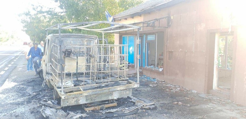 O mașină a luat foc în fața sediului USR în urmă cu câteva zile