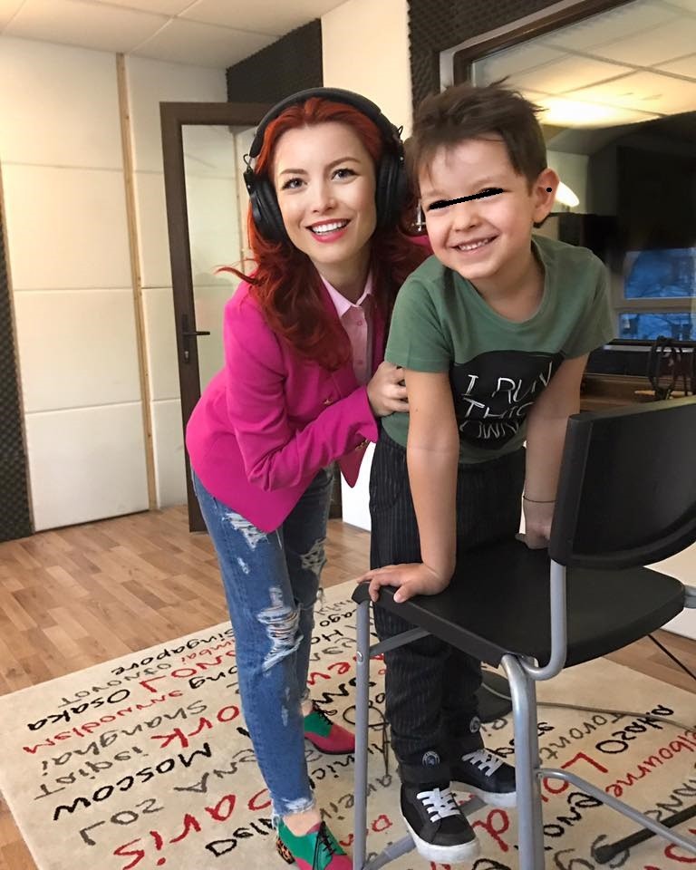 Băiețelul Elenei Gheorghe face senzație pe Facebook. Nicholas are 6 ani și seamănă perfect cu tatăl lui