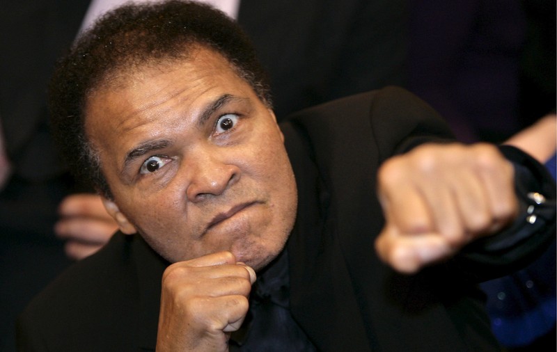 Fiul lui Muhammad Ali și mama sa au fost reținuți de agenții de imigrație pe aeroportul din Florida