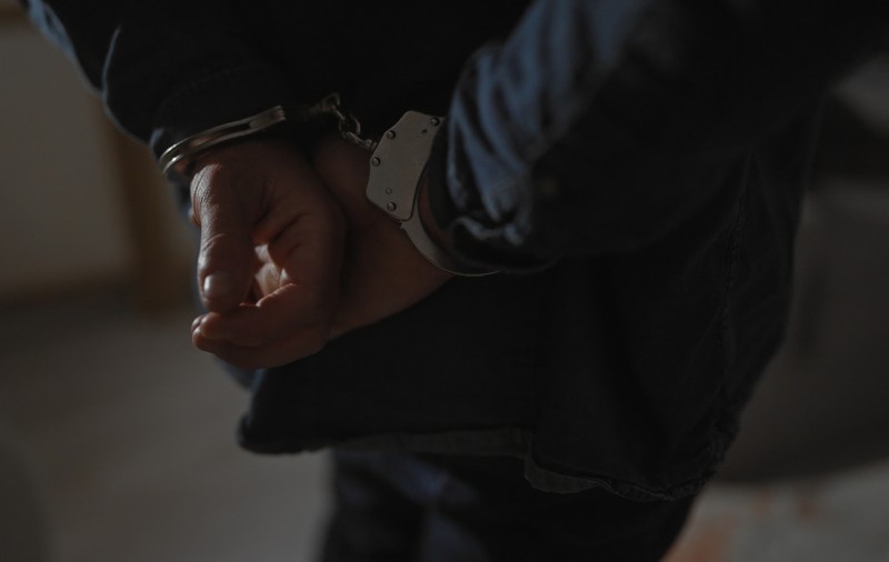 Un bărbat din București, trimis în judecată de DNA după ce i-a cerut unei femei 13.000 de euro ca să îi scape o rudă de pușcărie