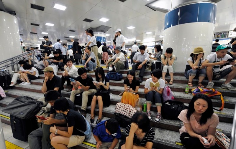 100 de răniţi în urma unui cutremur în Japonia