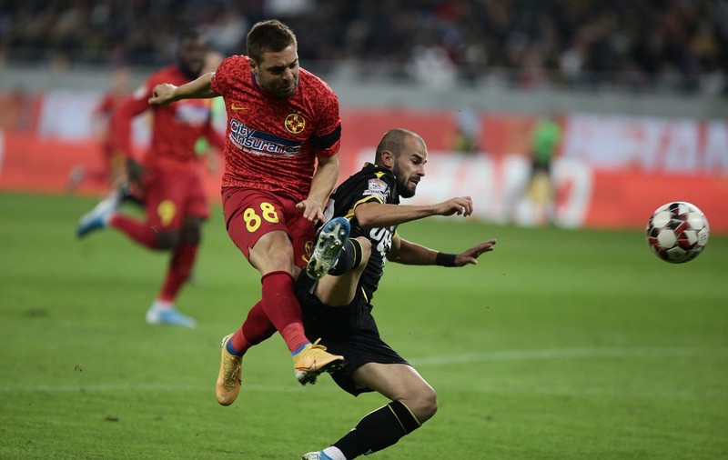 Derby de România spectaculos: FCSB - Dinamo 1-1.  Meciul a fost întrerupt din cauza scandărilor rasiste!