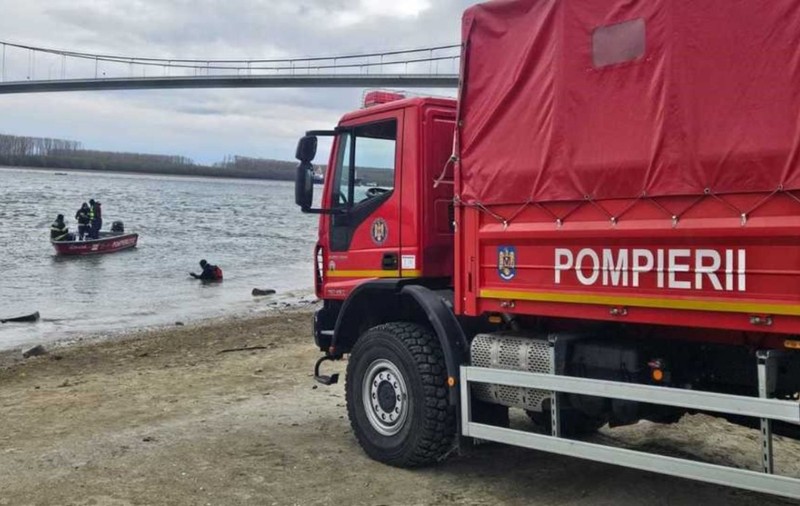 Un bărbat din Brăila și-a lăsat mașina pe malul Dunării. Greșeala pe care a făcut-o: „Autoturismul este scufundat în fluviu”