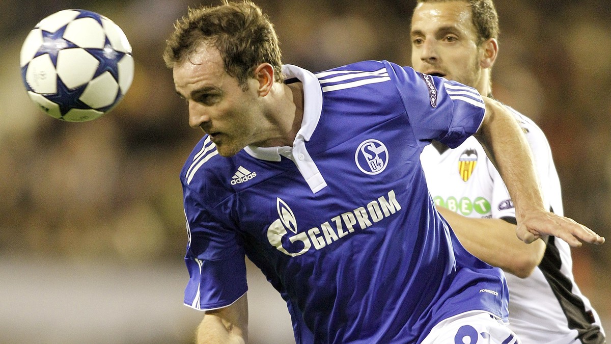 Christoph Metzelder, în tricoul lui Schalke 04. FOTO: EPA