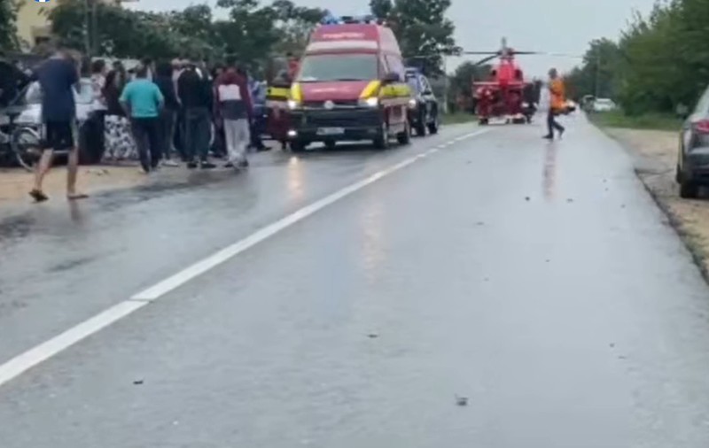 O fetiţă de 4 ani din Dolj a murit după ce a fost lovită de o maşină în timp ce traversa strada