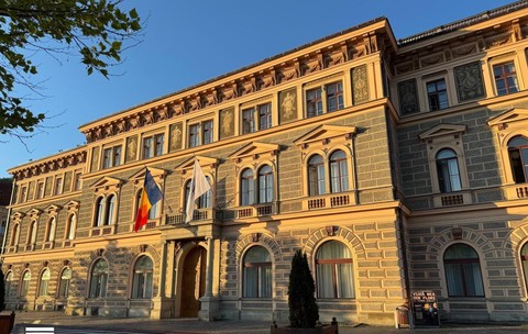 Guvernul taie cheltuielile în universități din toamnă: „Nu de diplome ducem lipsă, ci de competențe”