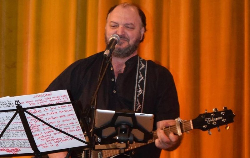 Cum a compus Victor Socaciu imnul Rapidului alături de Adrian Păunescu: „Victore, du-te și ia chitara de la mașină!”