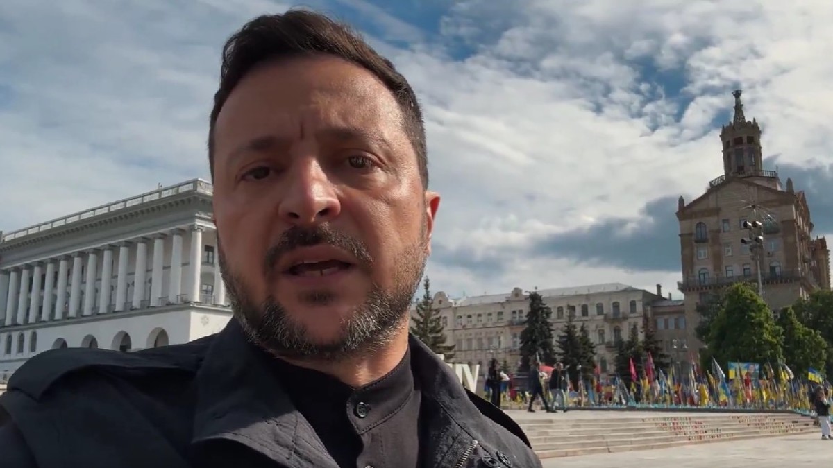 Volodimir Zelenski s-a filmat în timp ce a făcut o plimbare de unul singur, prin Kiev, dee Ziua Victoriei Captură X @ZelenskyyUa