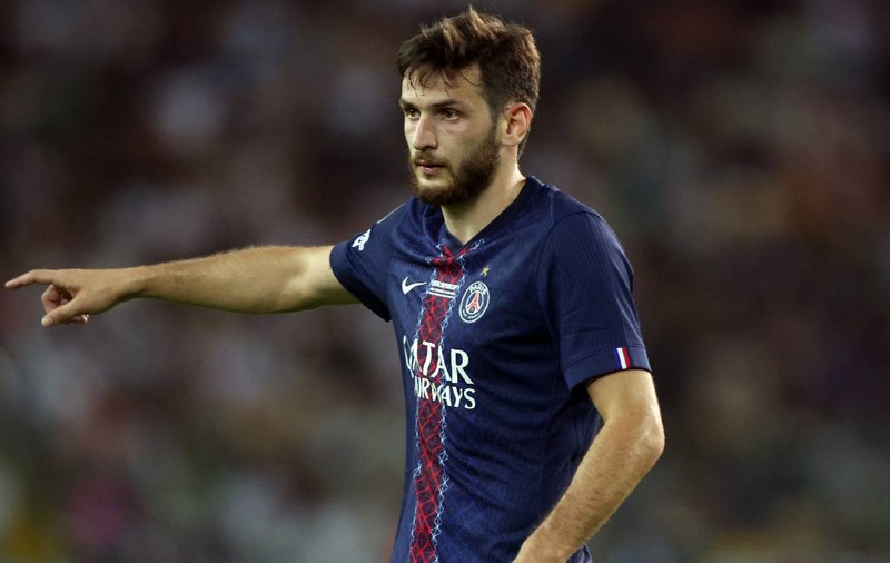 PSG-Lens: Kvaratskhelia a ieșit de pe teren șchiopătând, un meci cu multe accidentări, dar încheiat cu 2-0 pentru Paris
