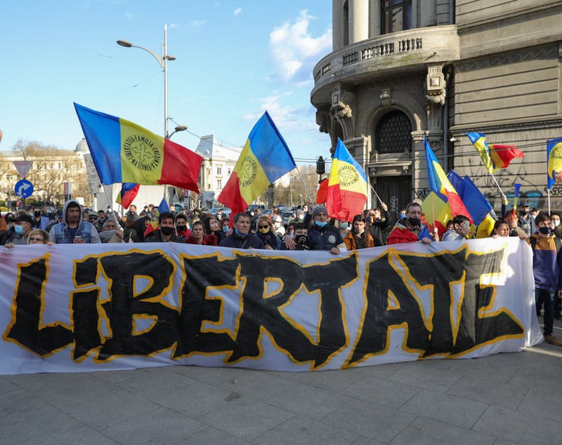 Protestul anti-restricții din Capitală, încheiat cu violențe și arestări. Manifestații și în alte orașe din țară
