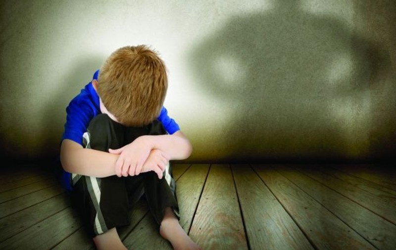 Un copil de șase ani a fost violat de un alt minor din Mihăești, județul Argeș