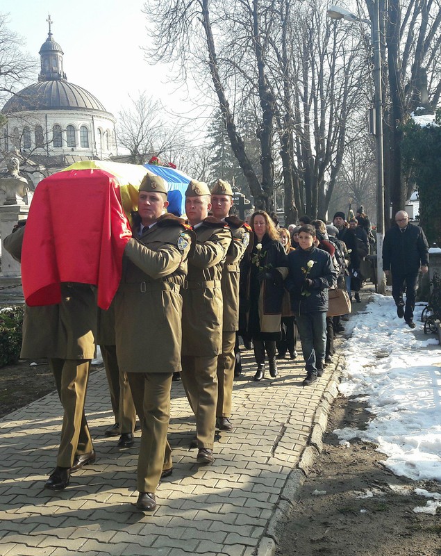 Neagu Djuvara, condus pe ultimul drum. Reputatul istoric a fost înmormântat cu onoruri militare / FOTO