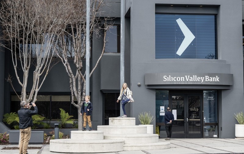 Cum au contribuit rețelele sociale la prăbușirea băncii din Silicon Valley, al doilea cel mai mare faliment bancar din istoria SUA