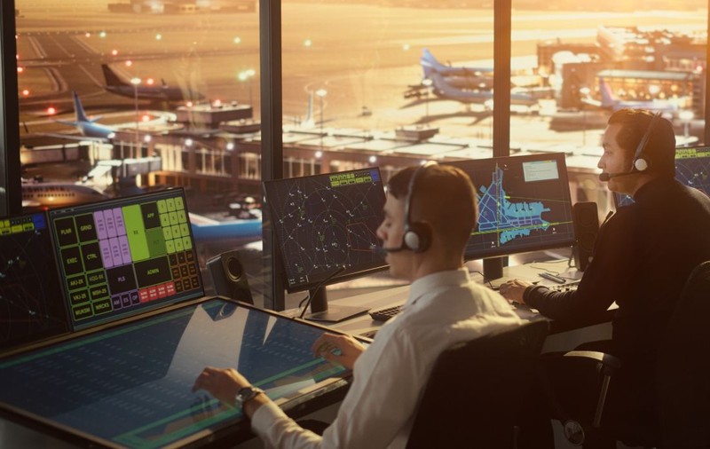 Extratereștrii ar putea să fie ajutați să găsească Pământul de către semnalele radarelor de pe aeroporturi