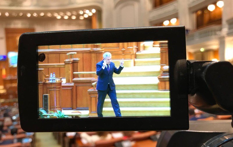 VIDEO/ Reacția lui Florin Iordache, după gestul obscen din Parlament. ”Vi s-a părut. E un gest normal”