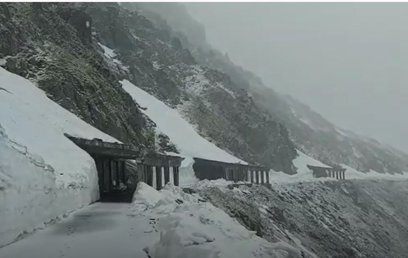 Ninsoare în mijlocul lunii iunie în Făgăraș și Bucegi