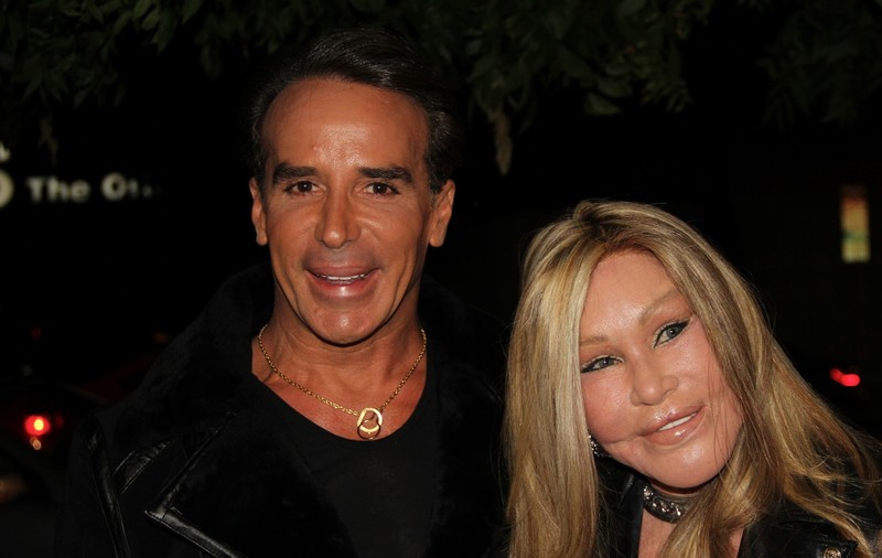 Supranumită "femeia-pisică", Jocelyn Wildenstein și-a schimbat radical înfățișarea după zeci de operații estetice. Cum arată acum