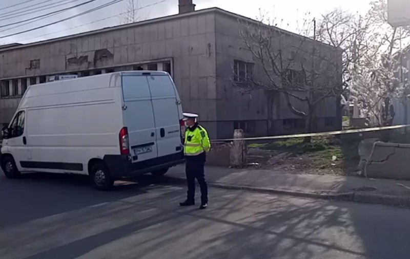 O adolescentă de 17 ani, găsită moartă într-o clădire abandonată din Ploieşti