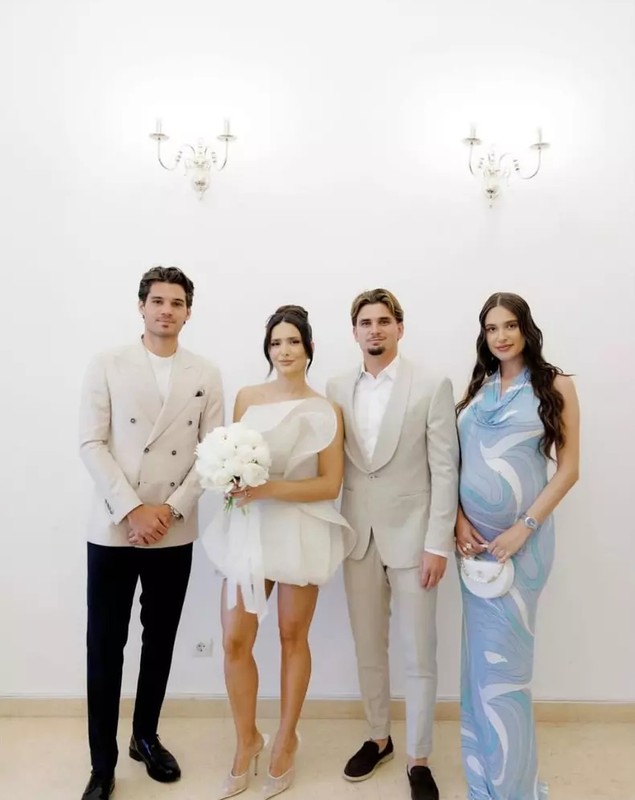 Tricolorii devin oameni de afaceri. În ce au investit Ianis Hagi, Răzvan Marin, Dennis Man și Florin Tănase