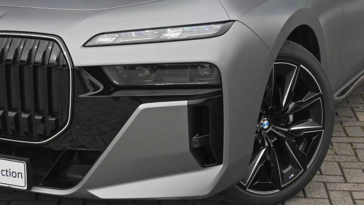 Un BMW rar cumpărat nou în martie 2026 cu 208.570 de euro se vinde după 6.863 de kilometri rulați cu 134.950 de euro. Sursă foto: marktplaats.nl