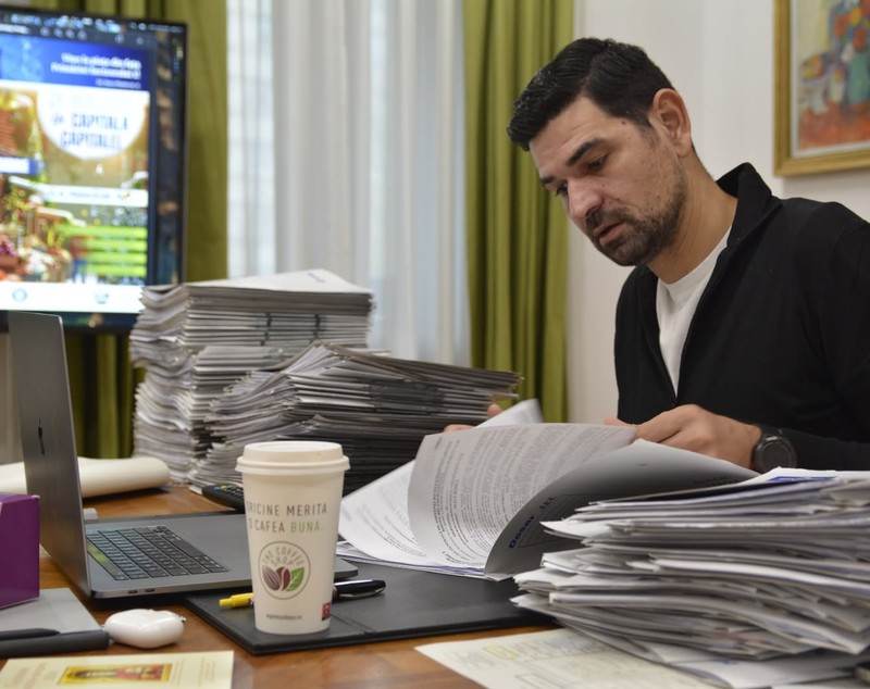 Atacul cibernetic de la ANCPI scoate din umbră rețeaua de firme cu relații politice care digitalizează instituții din România. Carlo Burci, Radu Negulescu și Frank Timiș, implicați în „dezvoltarea platformelor” de la Cadastru