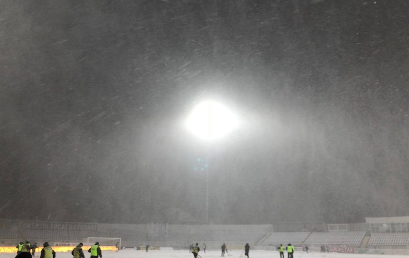 FOTO / Meciul de fotbal FC Botoșani - Dinamo, amânat din pricina zăpezii