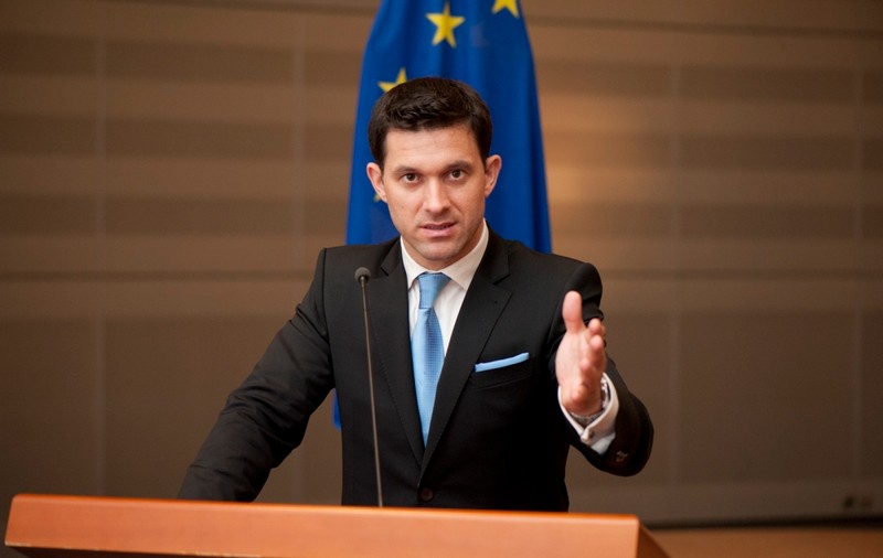 ACUZAŢII INCREDIBILE la adresa lui Victor Ponta! I se reproşează că a vrut SĂ SCAPE de Adrian Năstase