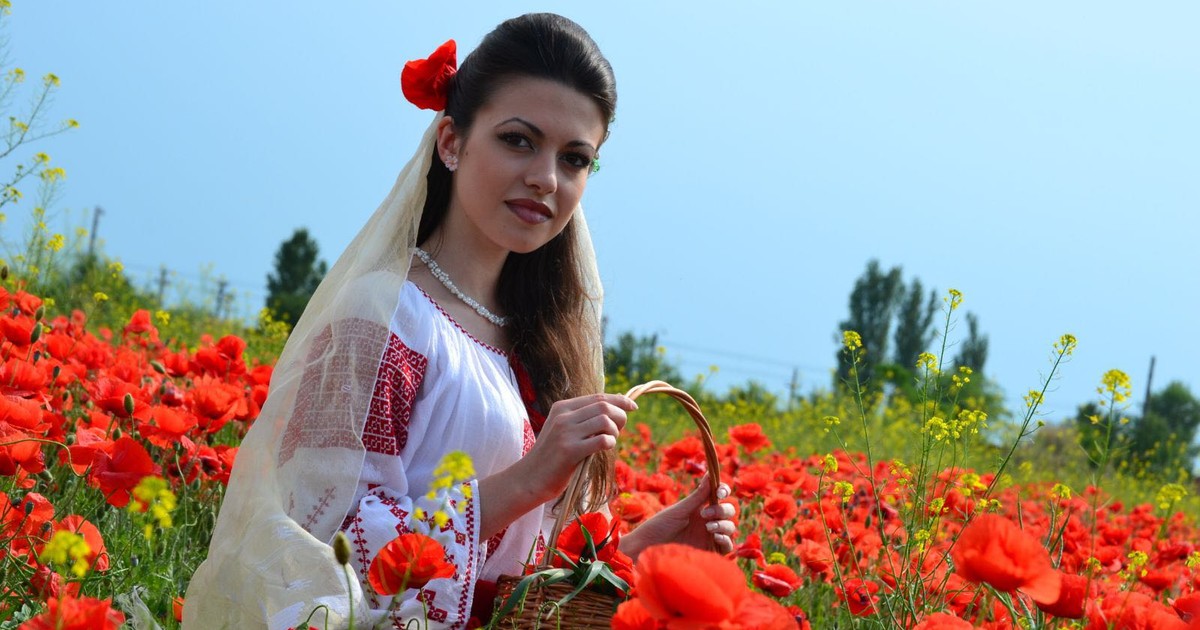 Maria, fata de preot cu 10 pe linie, care uimește prin performanțele școlare, dar și prin frumusețe