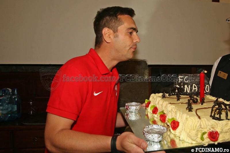 ”Secundul” Silviu Ion şi-a serbat ziua în cantonament FOTO: fcdinamo.ro